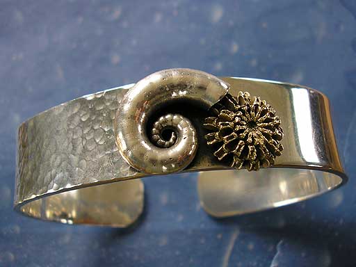 Maritime Geschenkidee Armreif Posthorn mit Samen