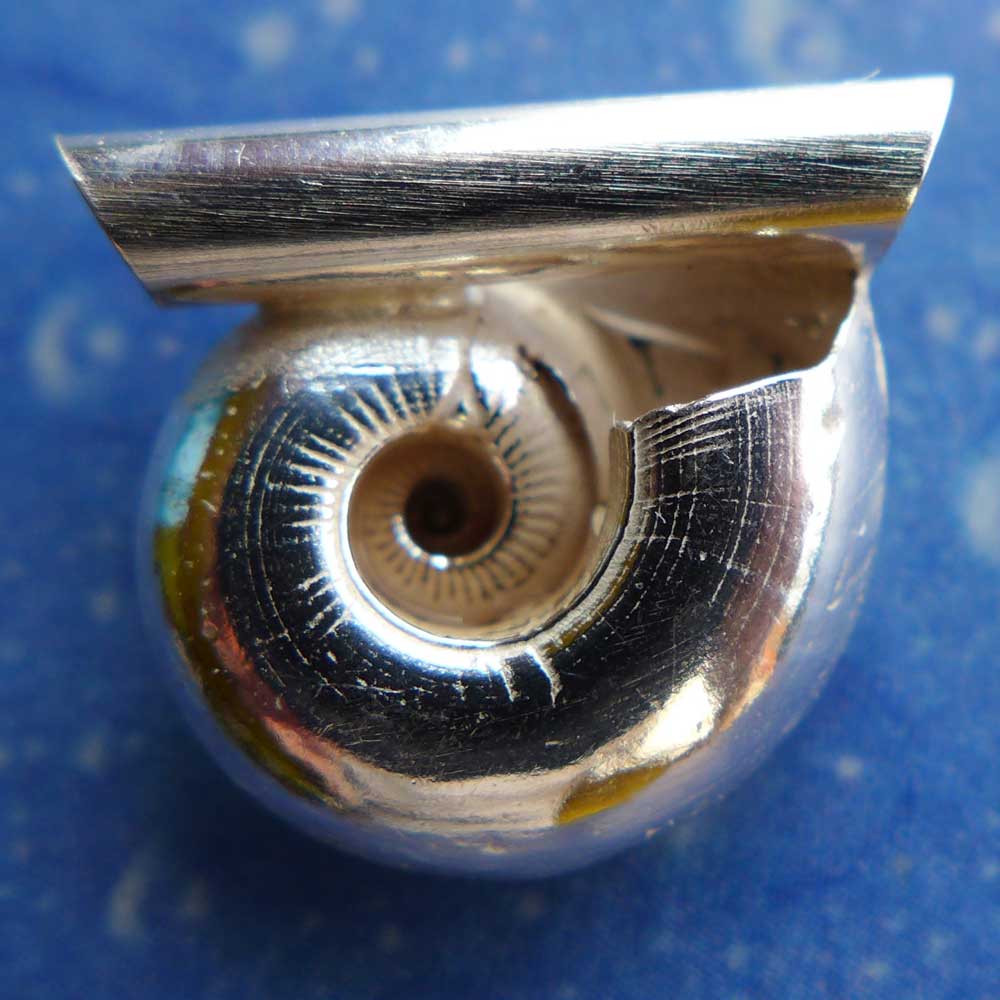 Taucherschmuck Anhänger Schnecke Sonnenknopf Rückseite