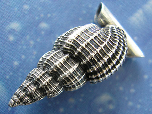 Meerschmuck Anhänger Dornen Schnecke geschwärzt