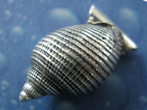 Helm Schnecke Anhänger