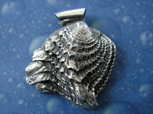 Geschuppte Muschel Anhänger