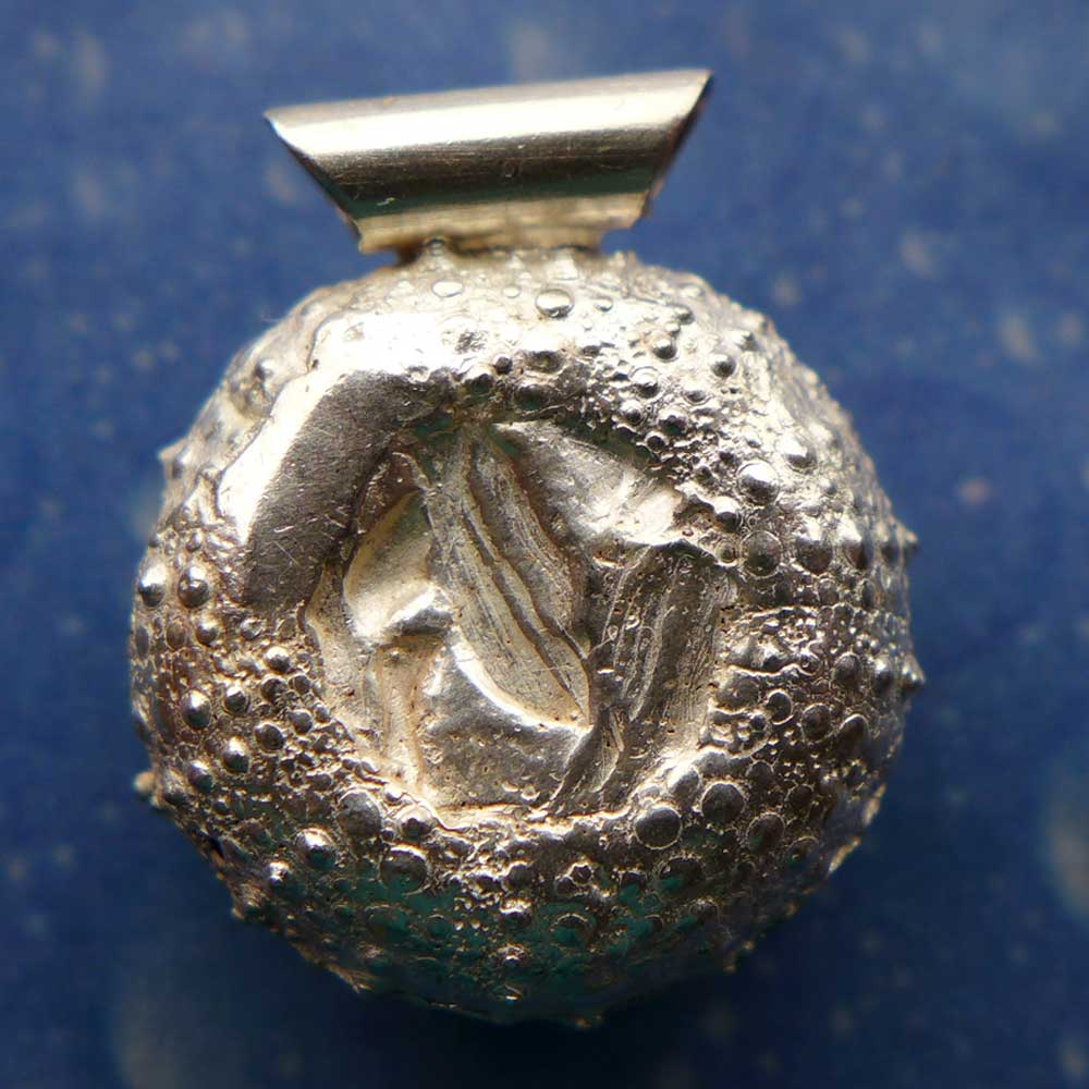 Taucherschmuck Seeigel Kettenanhänger Rückseite