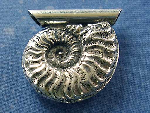 Fossiler Schmuck Silber Ammonit geschwärzt