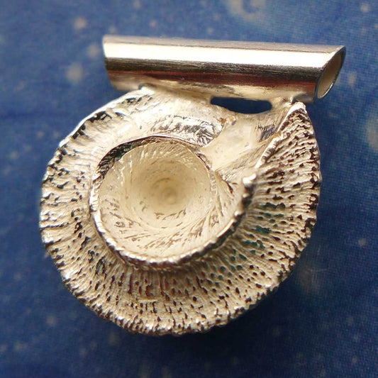 Schneckenanhänger Noble Sonnenuhr Rückseite