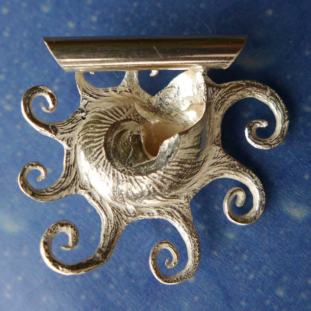 Schmuckdesign Turbanschnecke Anhänger Rückseite