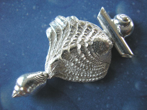 Geschuppte Muschel  Knopfschnecke Anhänger