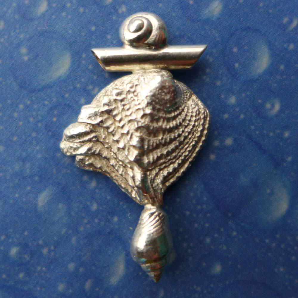 Geschuppte Muschel  Knopfschnecke Anhänger