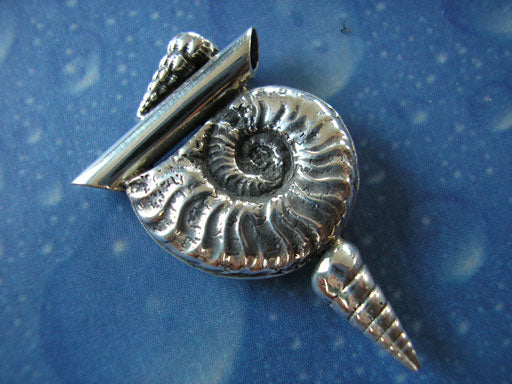 Beilpyramide Wendeltreppe Anhänger