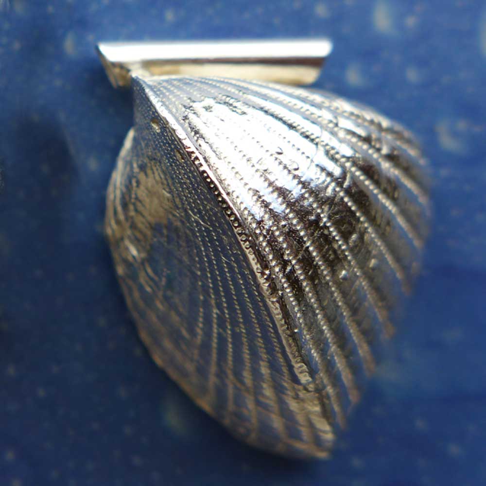 Flache Herz Muschel Anhänger