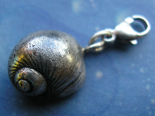 Glatte Mondschnecke Charms mit Karabiner