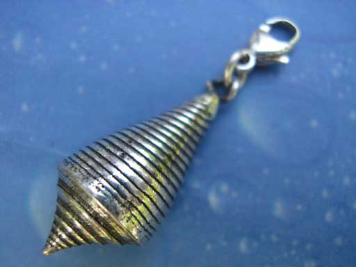 Memis Kegelschnecke Charms mit Karabiner