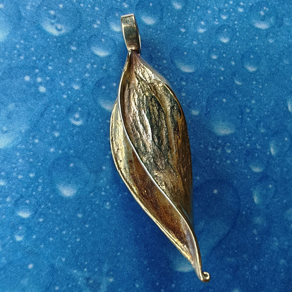 Flora Blüten Samen Bätter Gold Anhänger