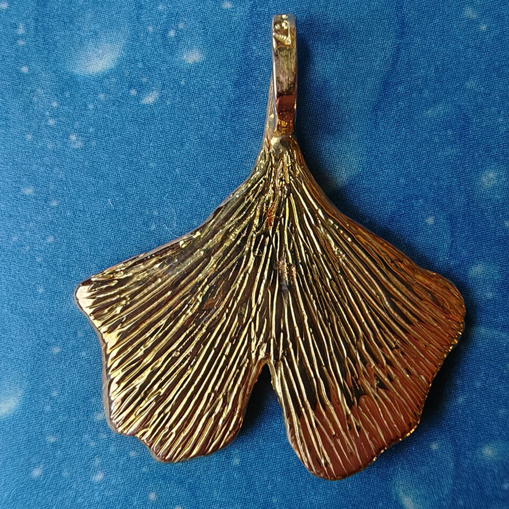Kettenanhänger Gold Ginkgo Design