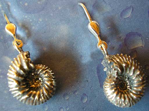 Fossiler Schmuck Ohrhänger Ammonit geschwärzt