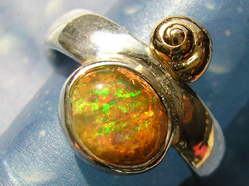 Knopfschnecke in Gold mit Feueropal Ring