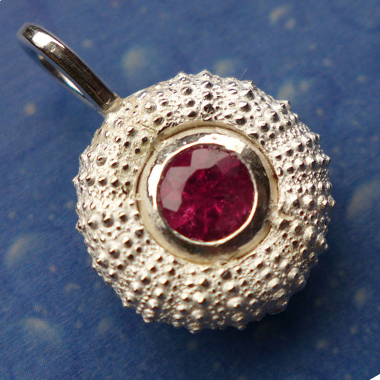 Edler Seeigel Anhänger mit Turmalin Silber