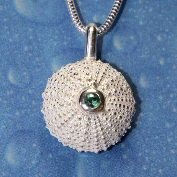 Seeigel Anhänger mit Turmalin Silberschmuck
