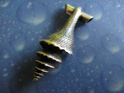 Meerschmuck Schnecke Anhänger Pagode geschwärzt