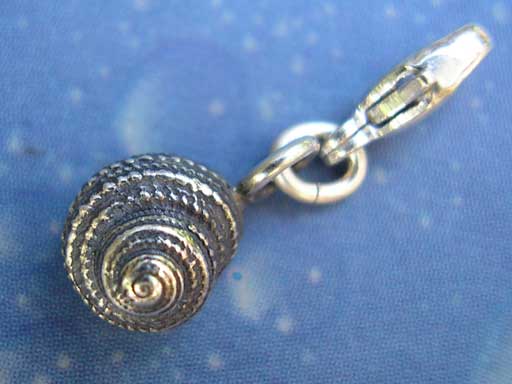 Gegitterte Knopfschnecke hoch Charms mit Karabiner
