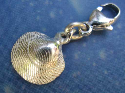 Huttons Mondmuschel xs Charms mit Karabiner