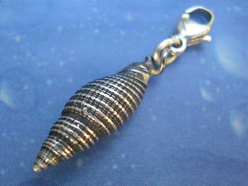 Hohe Mitra Charms mit Karabiner
