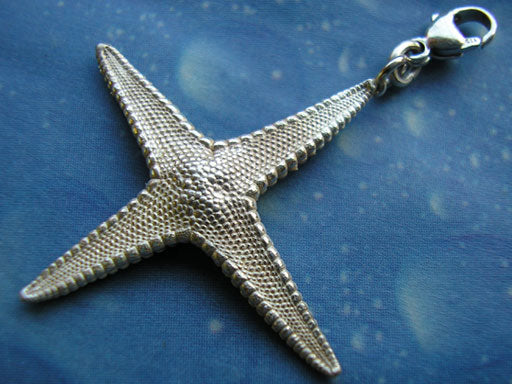 Vierstrahliger Seestern Charms mit Karabiner